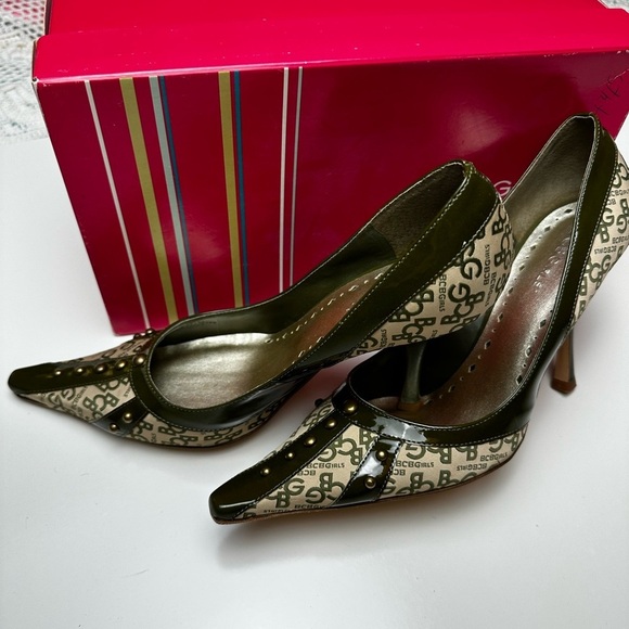 BCBGirls 9.5 shoes with Logo, patent and studs design, excellent condition - Picture 4 of 10